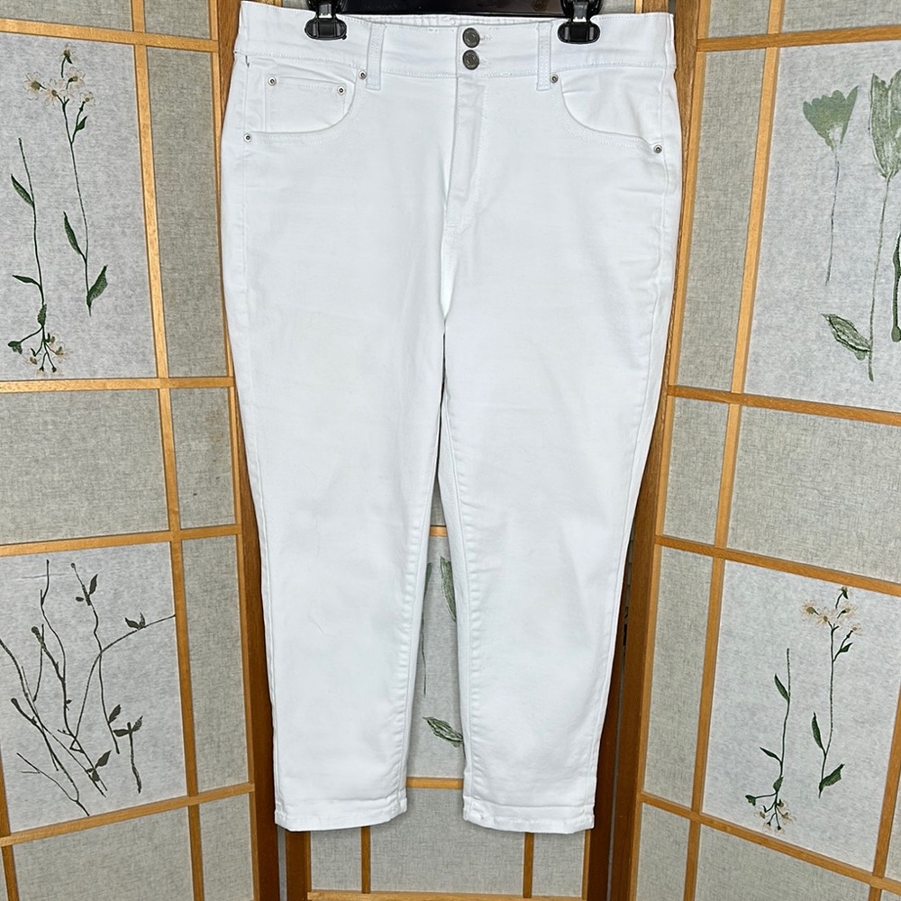 Terra & Sky women's 14W white jeans, with Comfort Waist.